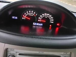Toyota Sienta 2005 Yellow