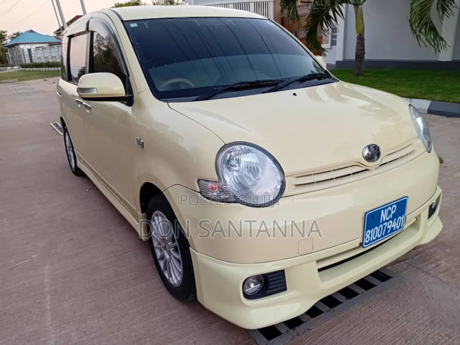 Toyota Sienta 2005 Yellow
