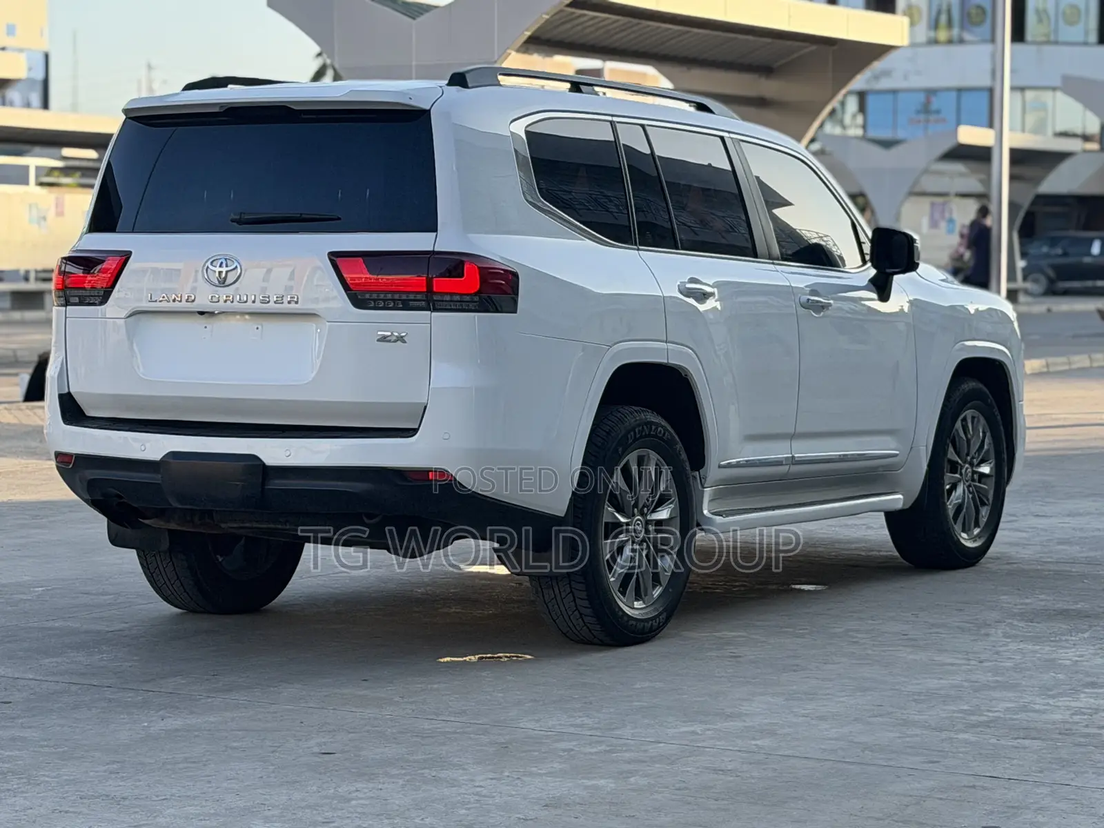 Toyota Land Cruiser LC300 2023 White