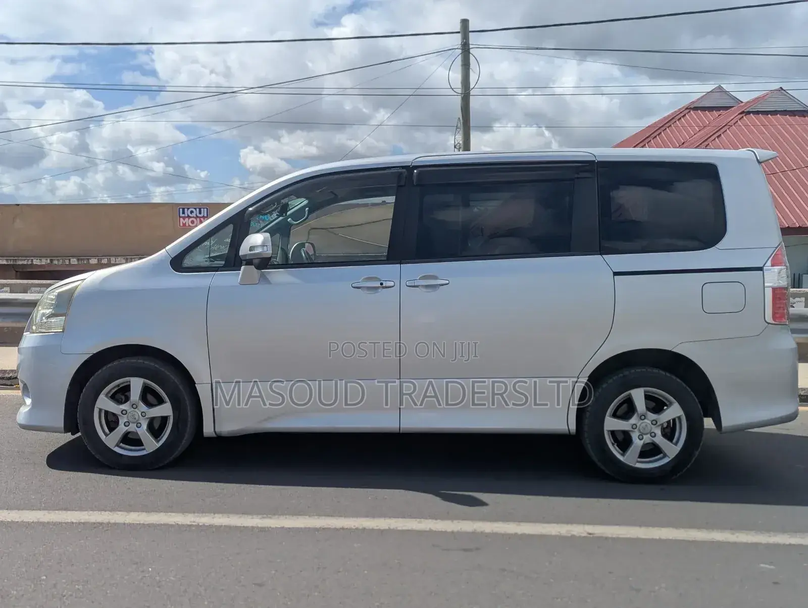 Toyota Noah 2.0 158hp AWD (7 Seater) 2012 Silver