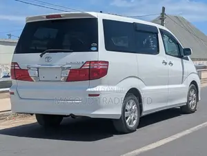 Toyota Noah 2.0 158hp AWD (8 Seater) 2007 White