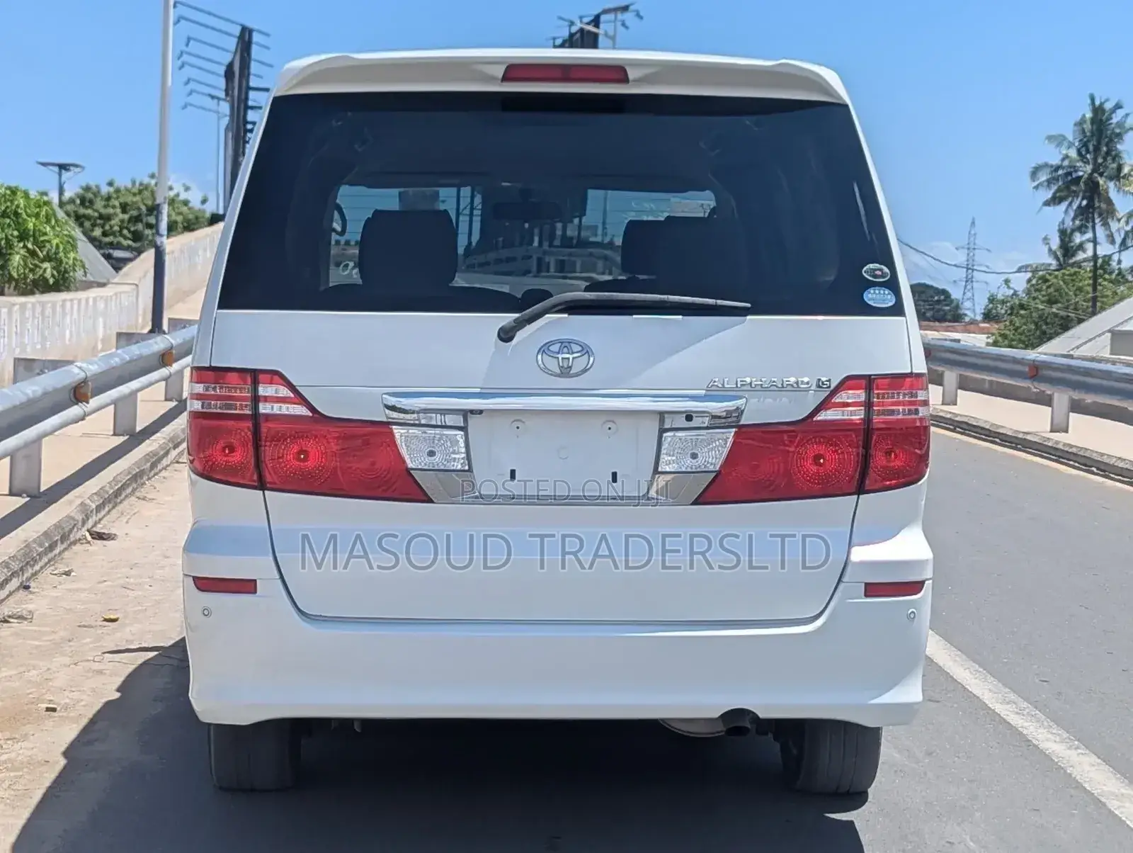 Toyota Noah 2.0 158hp AWD (8 Seater) 2007 White