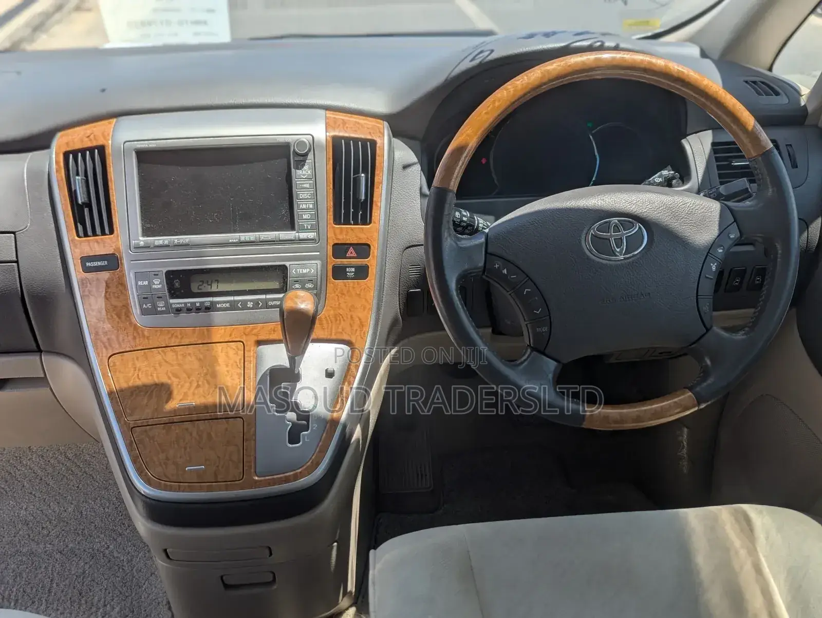 Toyota Noah 2.0 158hp AWD (8 Seater) 2007 White