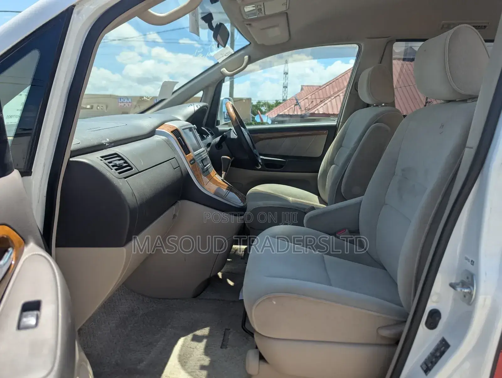 Toyota Noah 2.0 158hp AWD (8 Seater) 2007 White