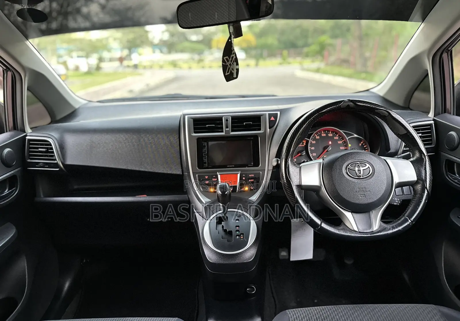 Toyota Ractis 1.5 FWD 2011 Maroon