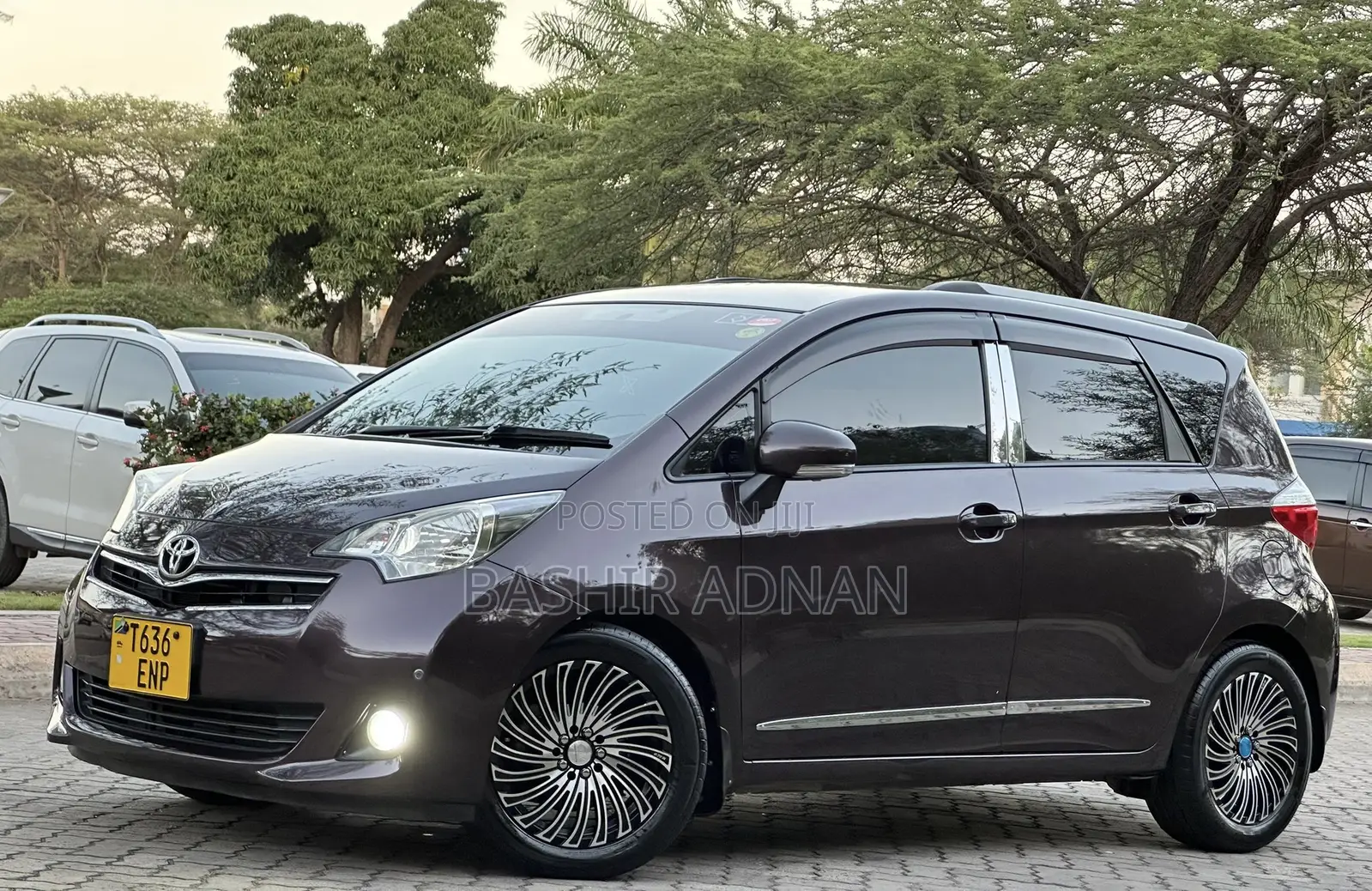 Toyota Ractis 1.5 FWD 2011 Maroon
