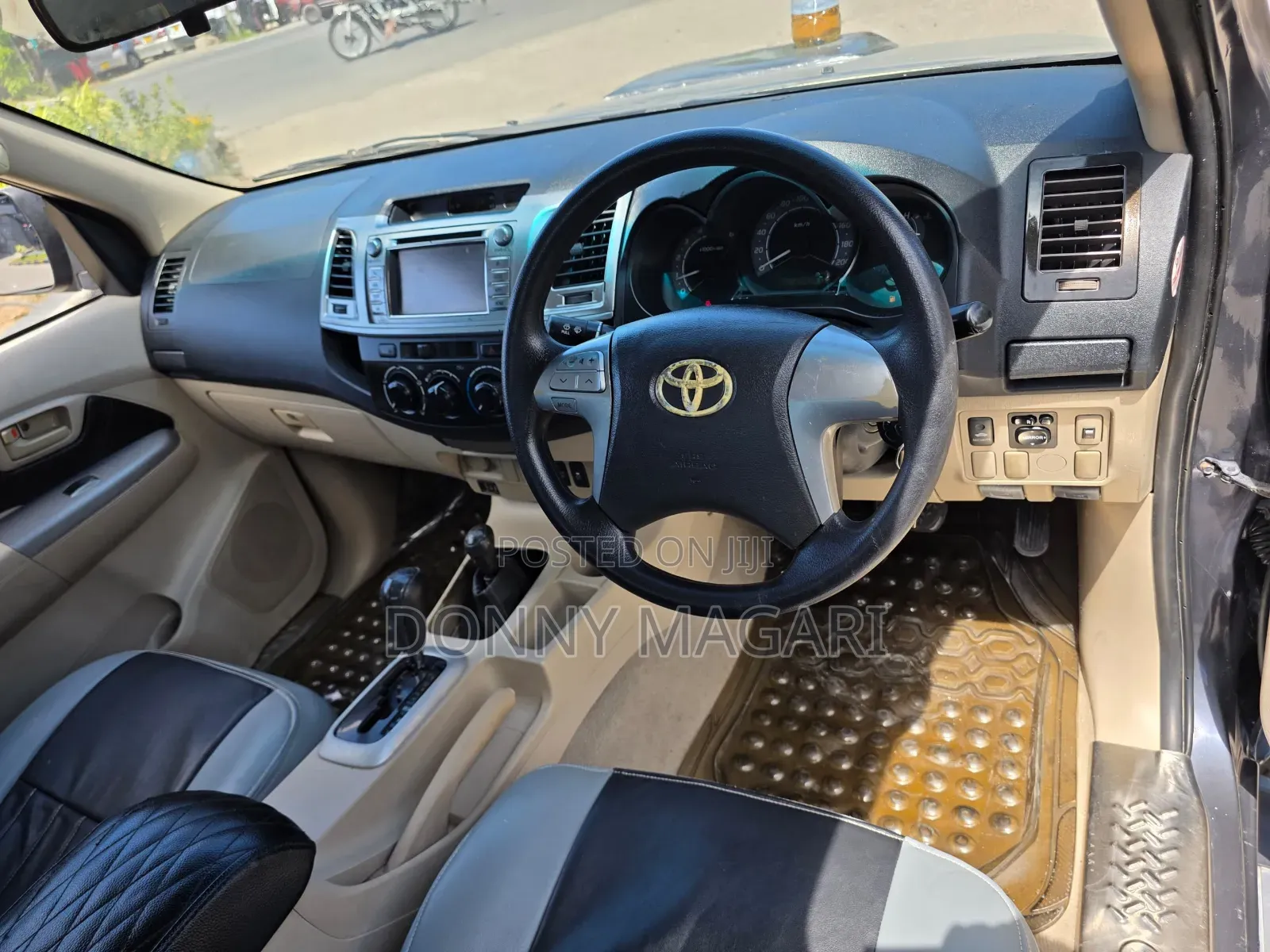 Toyota Hilux 2013 Gray