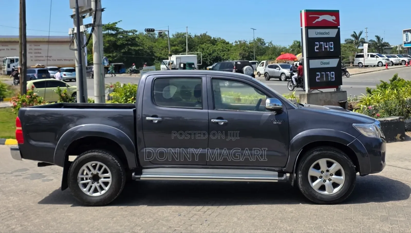 Toyota Hilux 2013 Gray