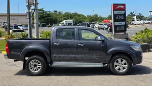Toyota Hilux 2013 Gray