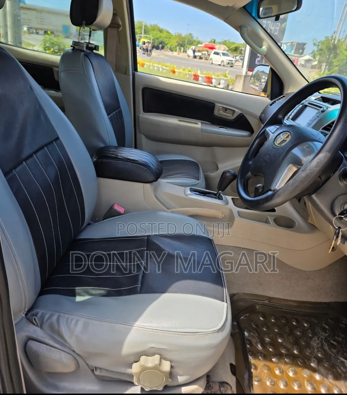 Toyota Hilux 2013 Gray