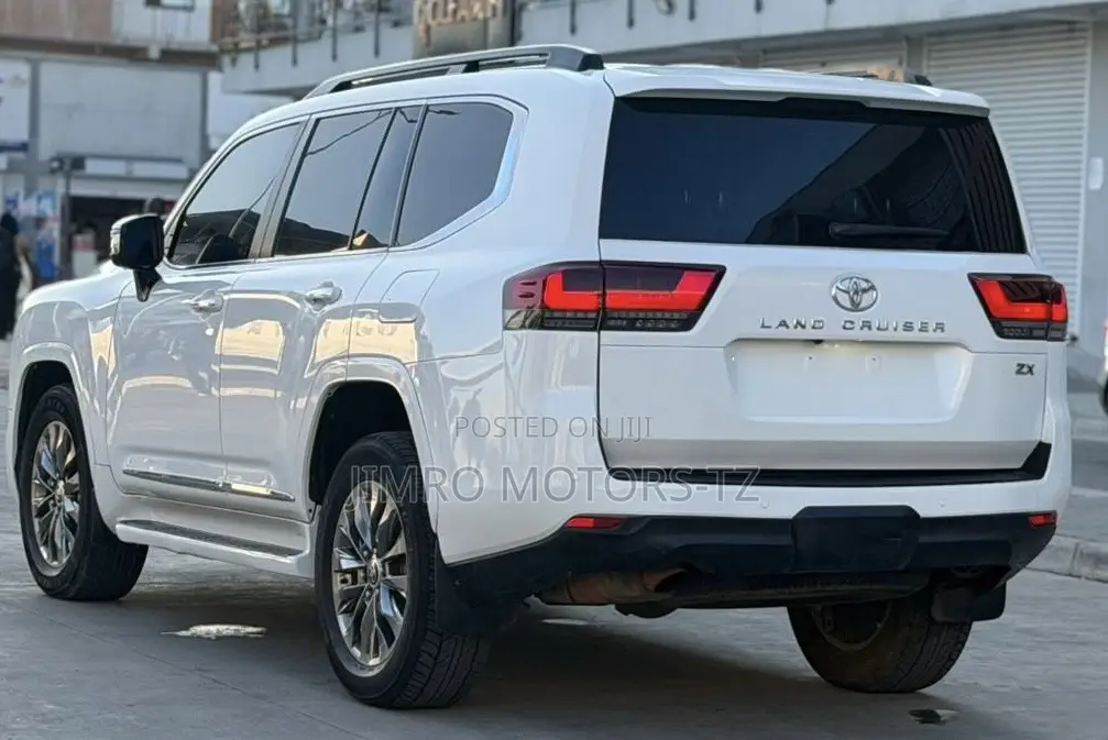 Toyota Land Cruiser 2023 White