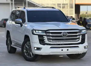 Toyota Land Cruiser 2023 White