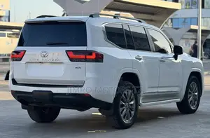 Toyota Land Cruiser 2023 White