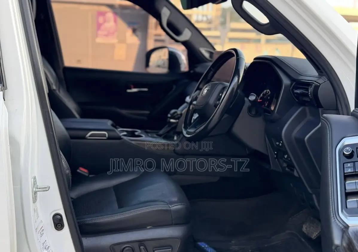 Toyota Land Cruiser 2023 White