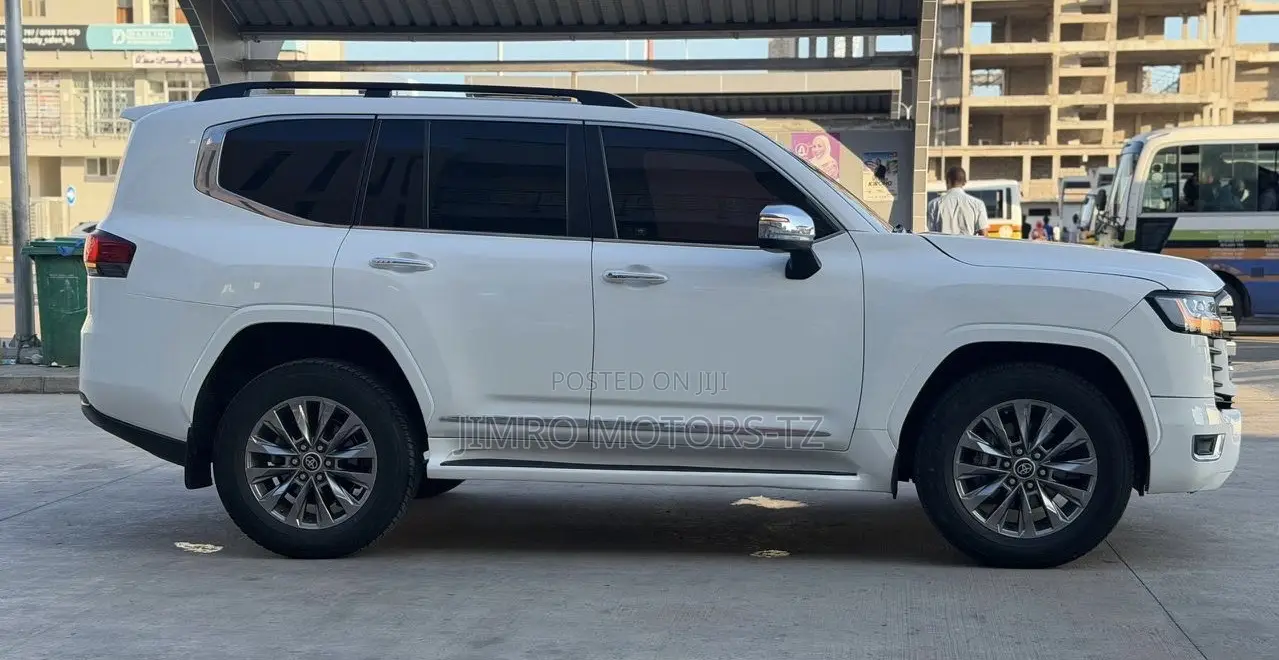 Toyota Land Cruiser 2023 White