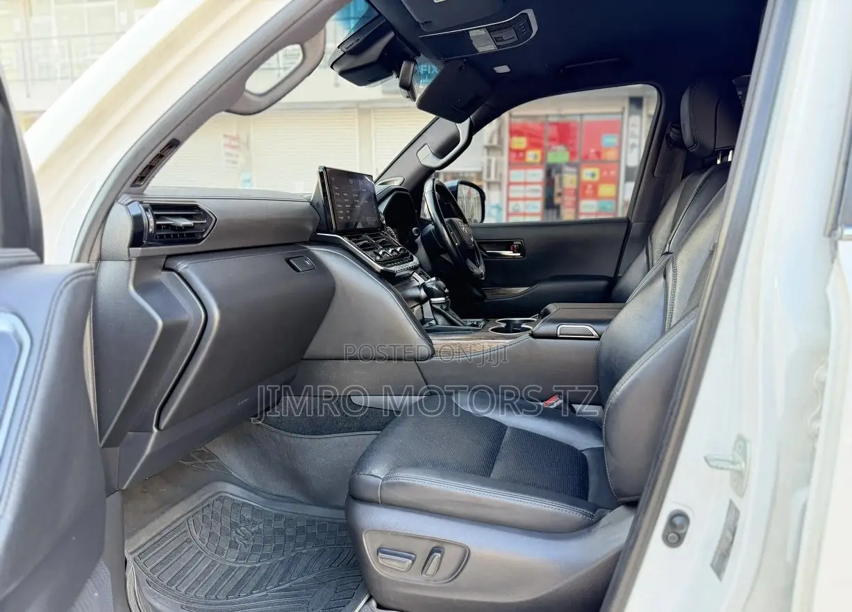 Toyota Land Cruiser 2023 White
