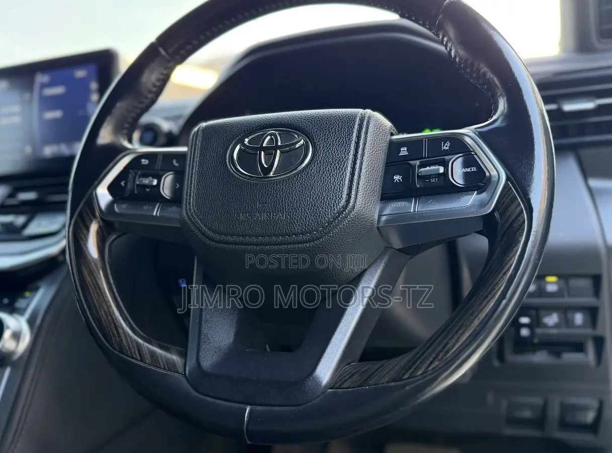 Toyota Land Cruiser 2023 White