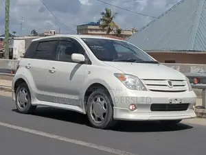 Toyota IST 2002
