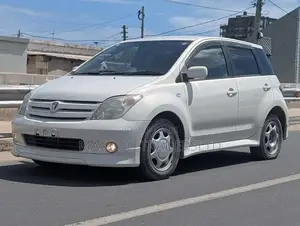 Toyota IST 2002