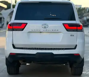Toyota Land Cruiser 3.5 Petrol 4WD 2022 Off white
