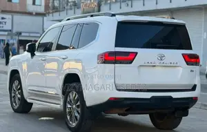 Toyota Land Cruiser 3.5 Petrol 4WD 2022 Off white