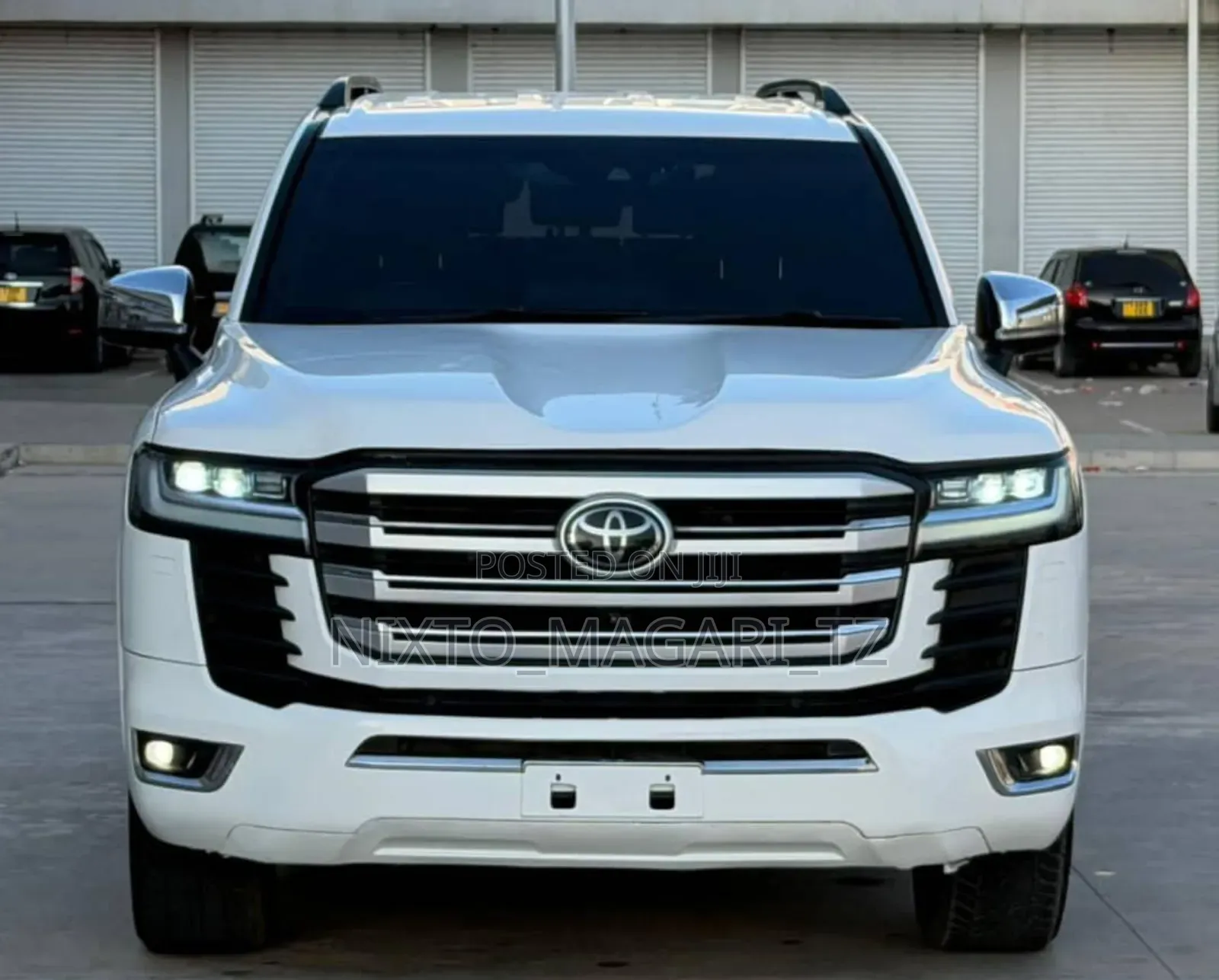 Toyota Land Cruiser LC300 2023 White