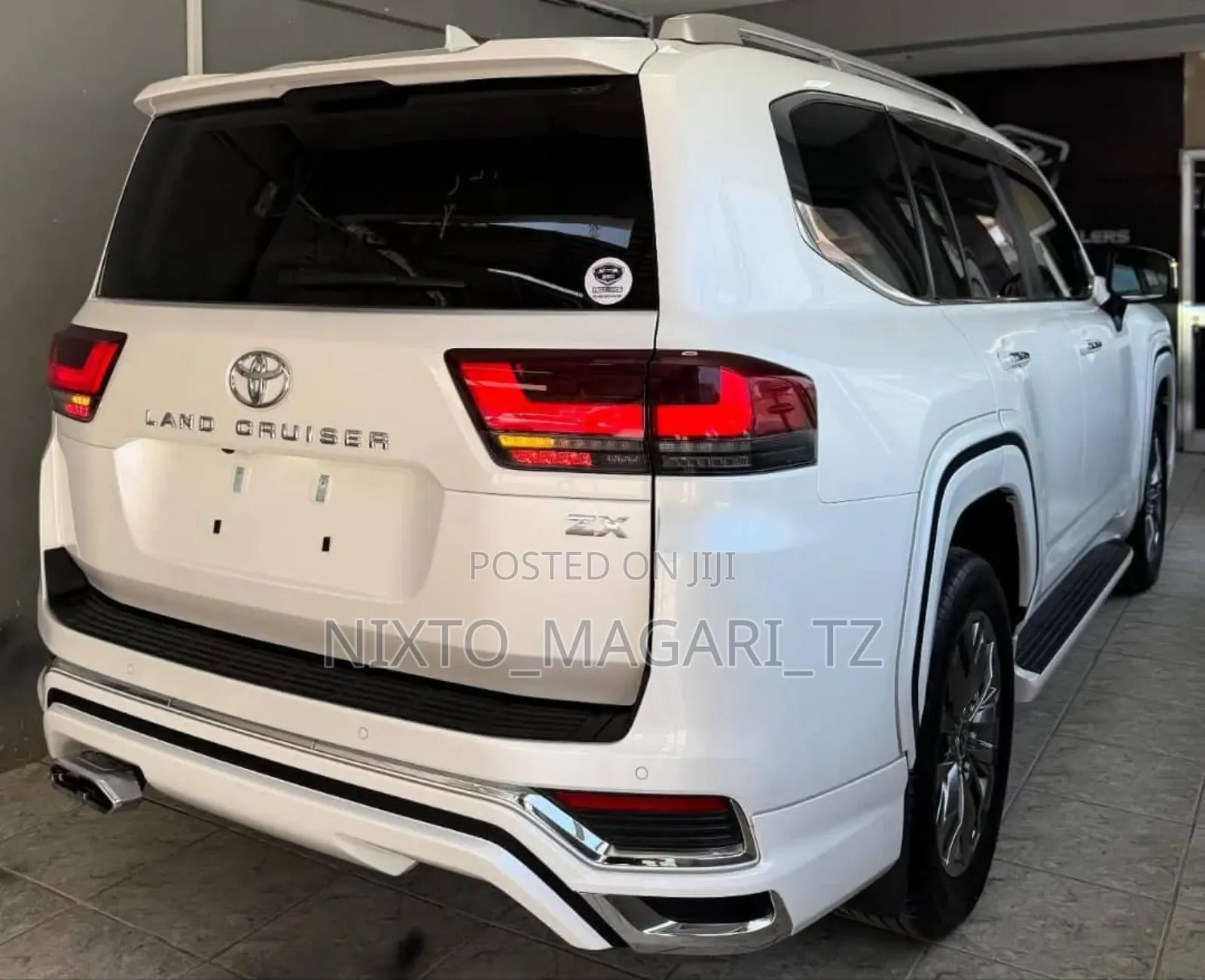 Toyota Land Cruiser LC300 2023 White