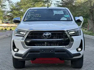 Toyota Hilux 2020 White