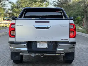 Toyota Hilux 2020 White