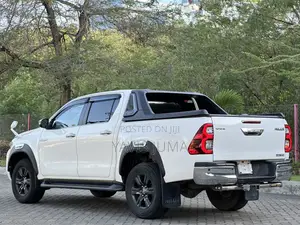 Toyota Hilux 2020 White
