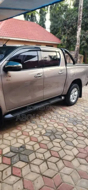 Toyota Hilux 2017 Gray