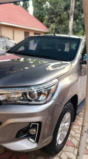 Toyota Hilux 2017 Gray