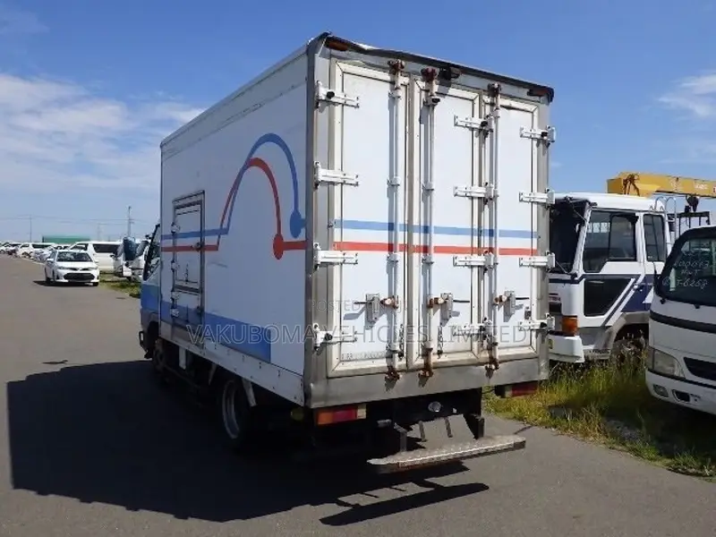 Mitsubishi Canter Freezer 2002 White