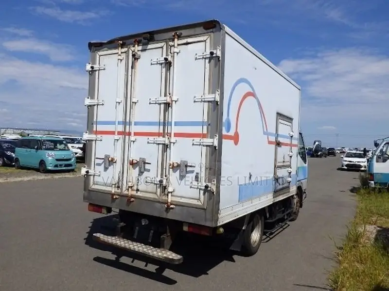 Mitsubishi Canter Freezer 2002 White