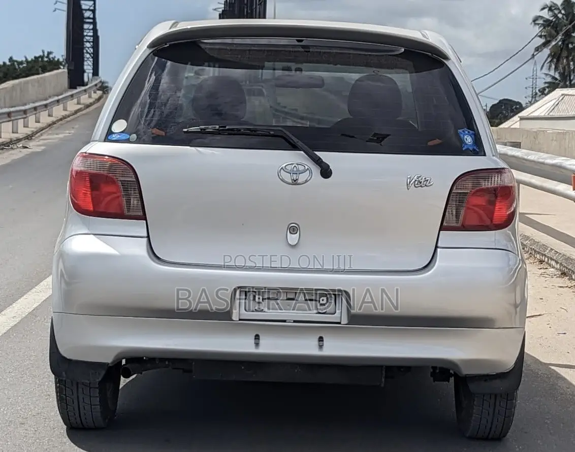 Toyota Vitz 1.3 FWD 3dr 2000 Silver