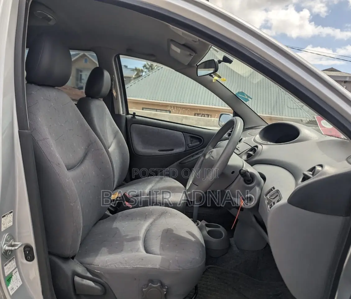 Toyota Vitz 1.3 FWD 3dr 2000 Silver