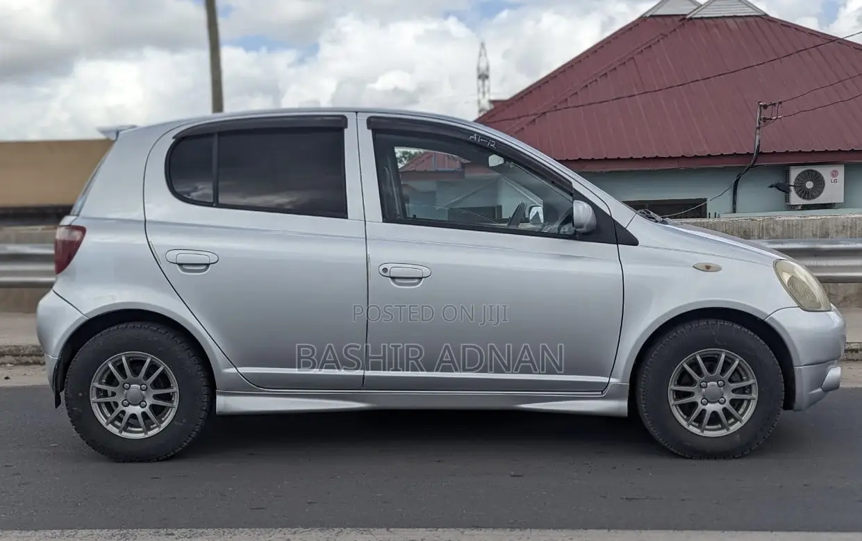 Toyota Vitz 1.3 FWD 3dr 2000 Silver