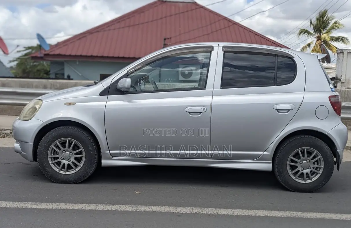 Toyota Vitz 1.3 FWD 3dr 2000 Silver