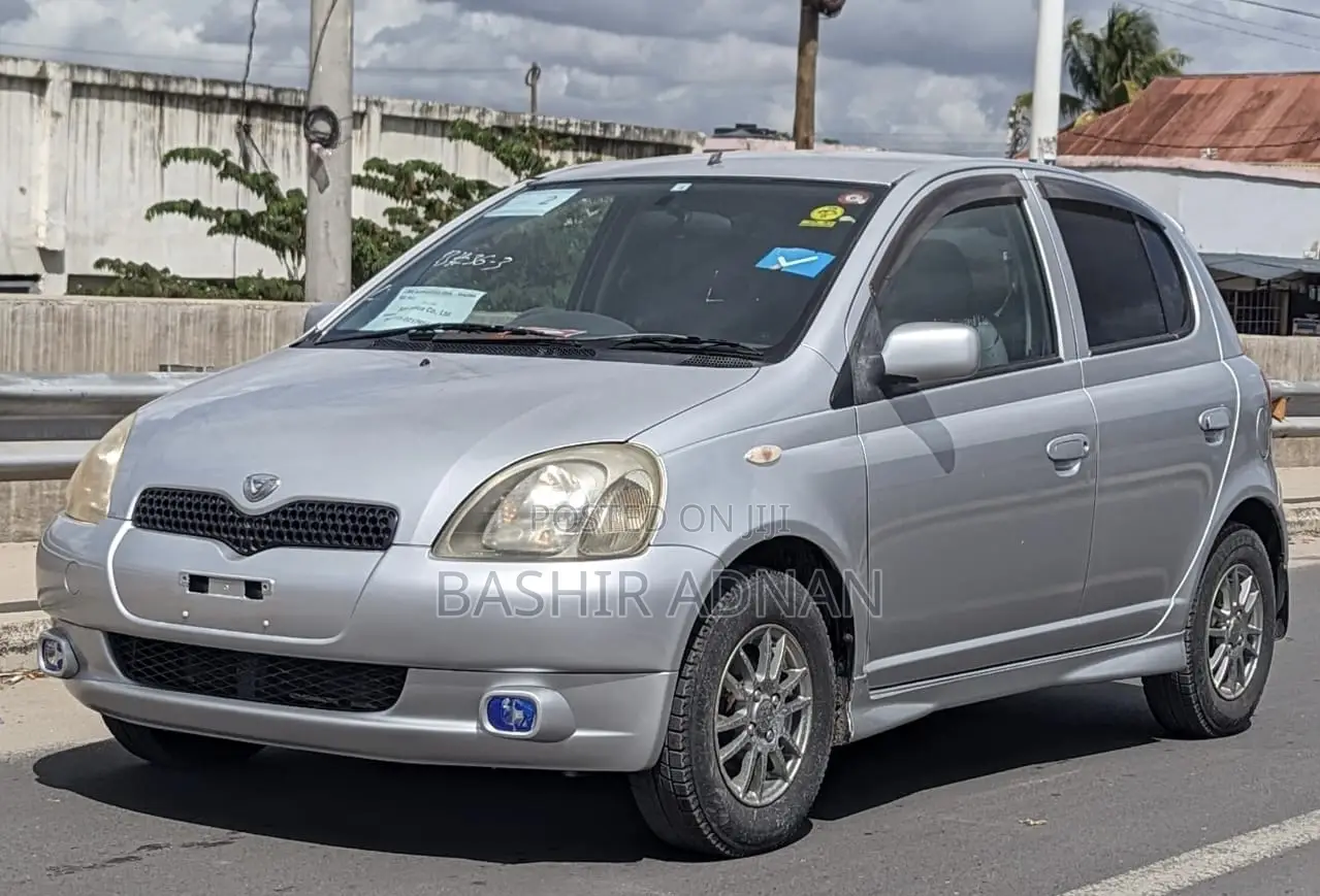 Toyota Vitz 1.3 FWD 3dr 2000 Silver
