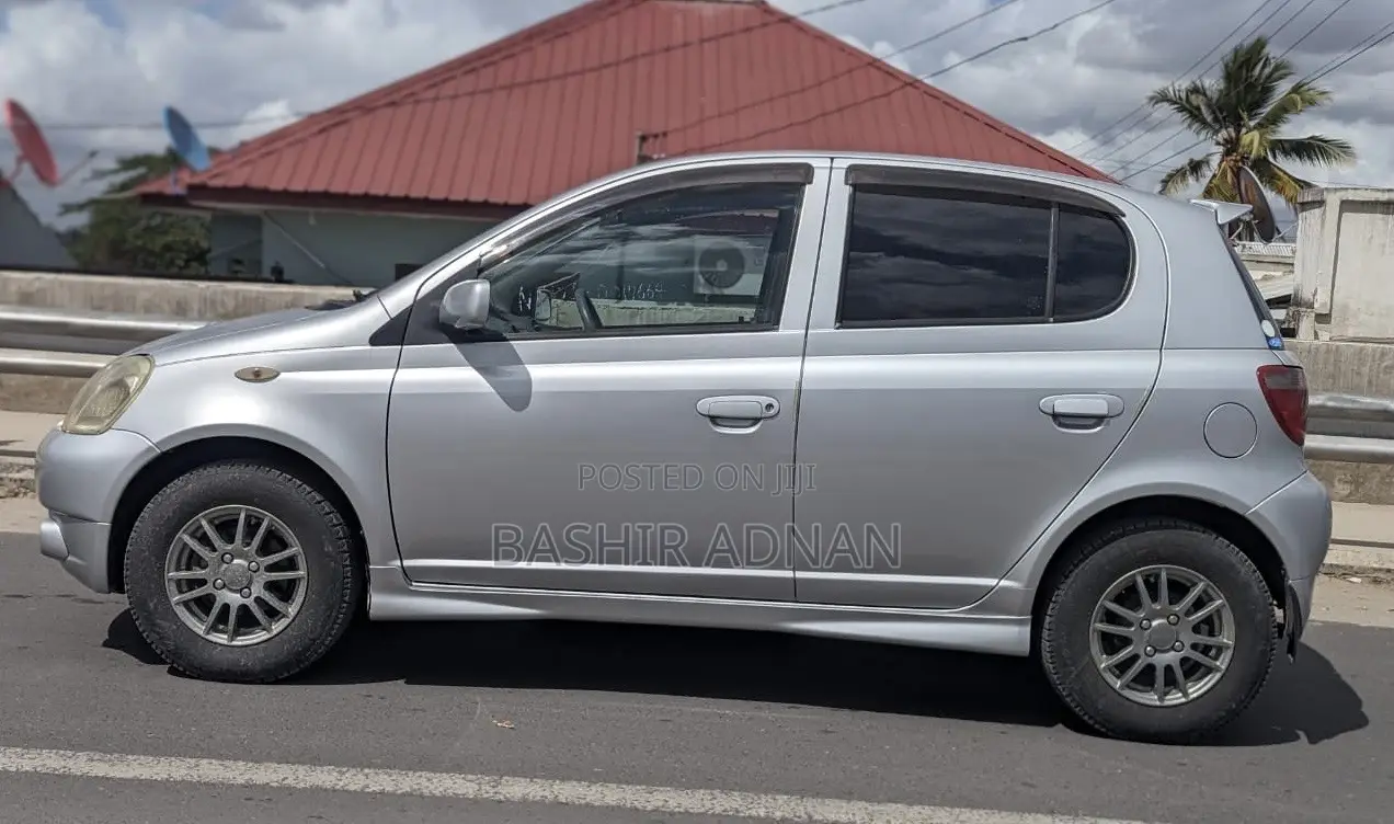 Toyota Vitz 1.3 FWD 3dr 2000 Silver