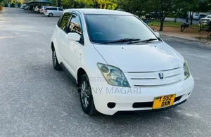 Toyota IST 2004 White