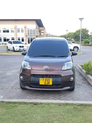 Toyota Porte 2014 Brown