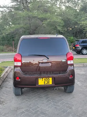 Toyota Porte 2014 Brown