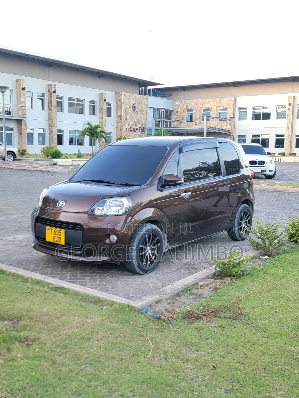 Toyota Porte 2014 Brown