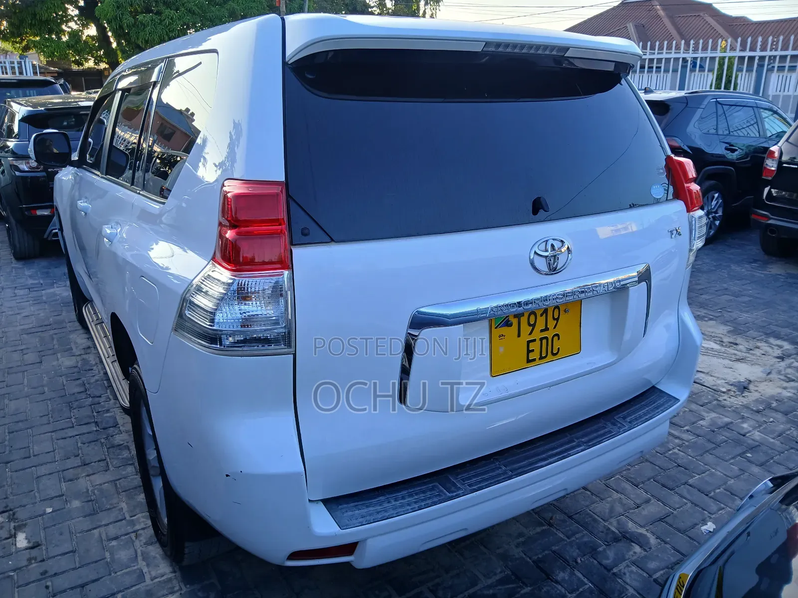 Toyota Land Cruiser Prado 2010 White