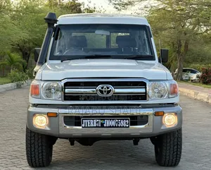 Toyota Land Cruiser 2015 White