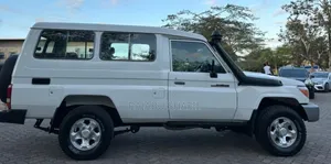 Toyota Land Cruiser 2015 White