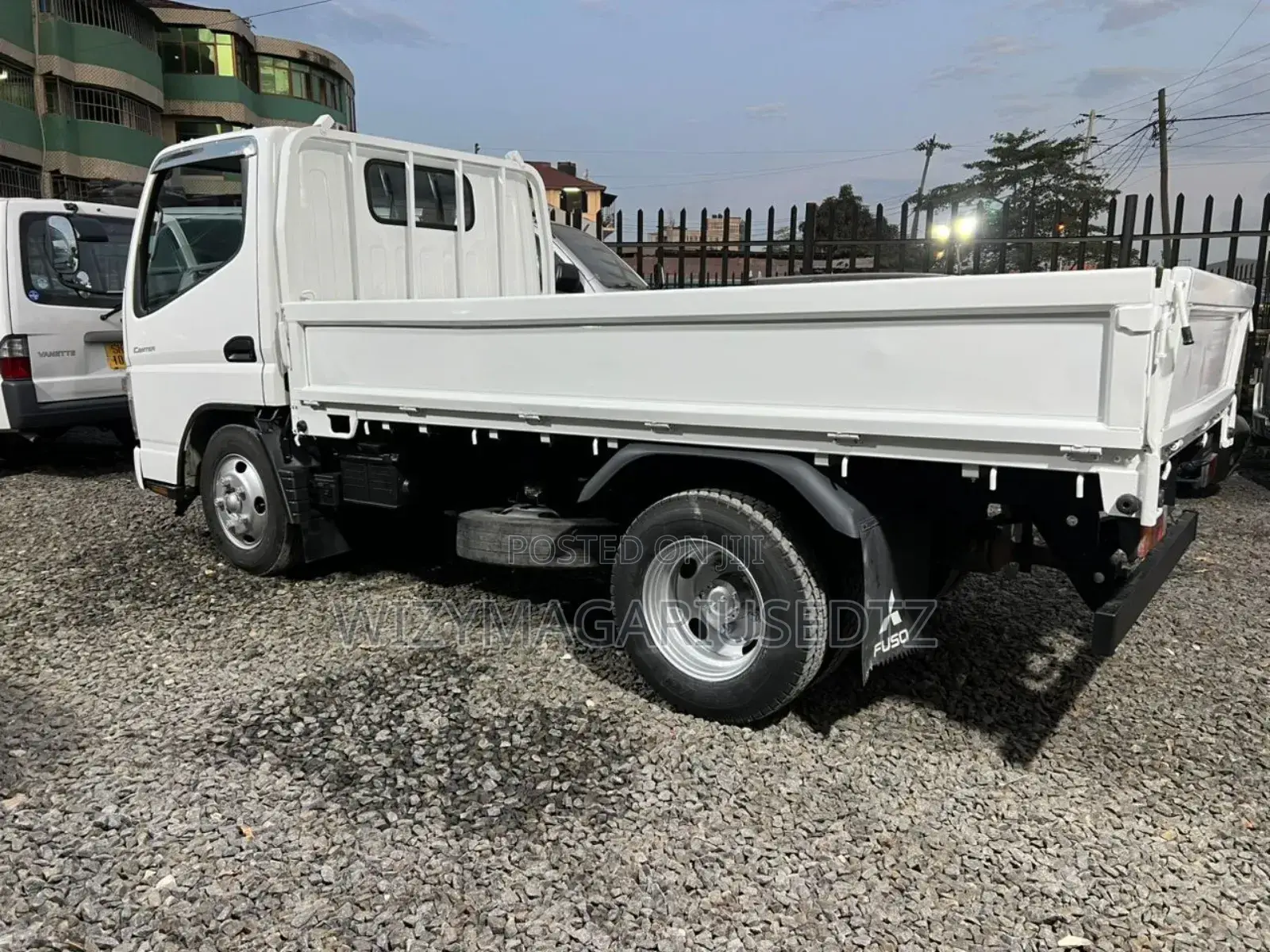Mitsubishi Canter Tone 2