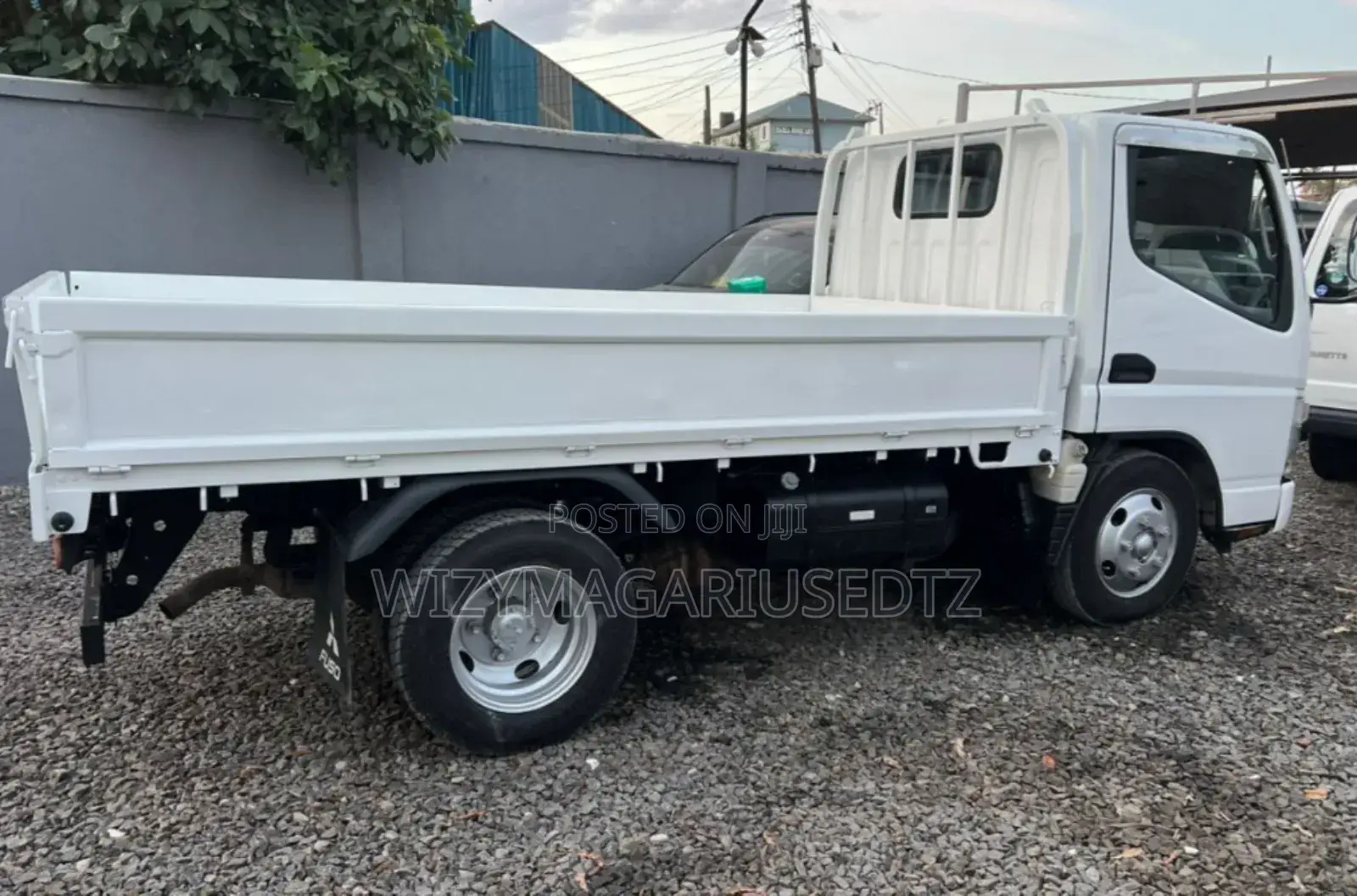 Mitsubishi Canter Tone 2