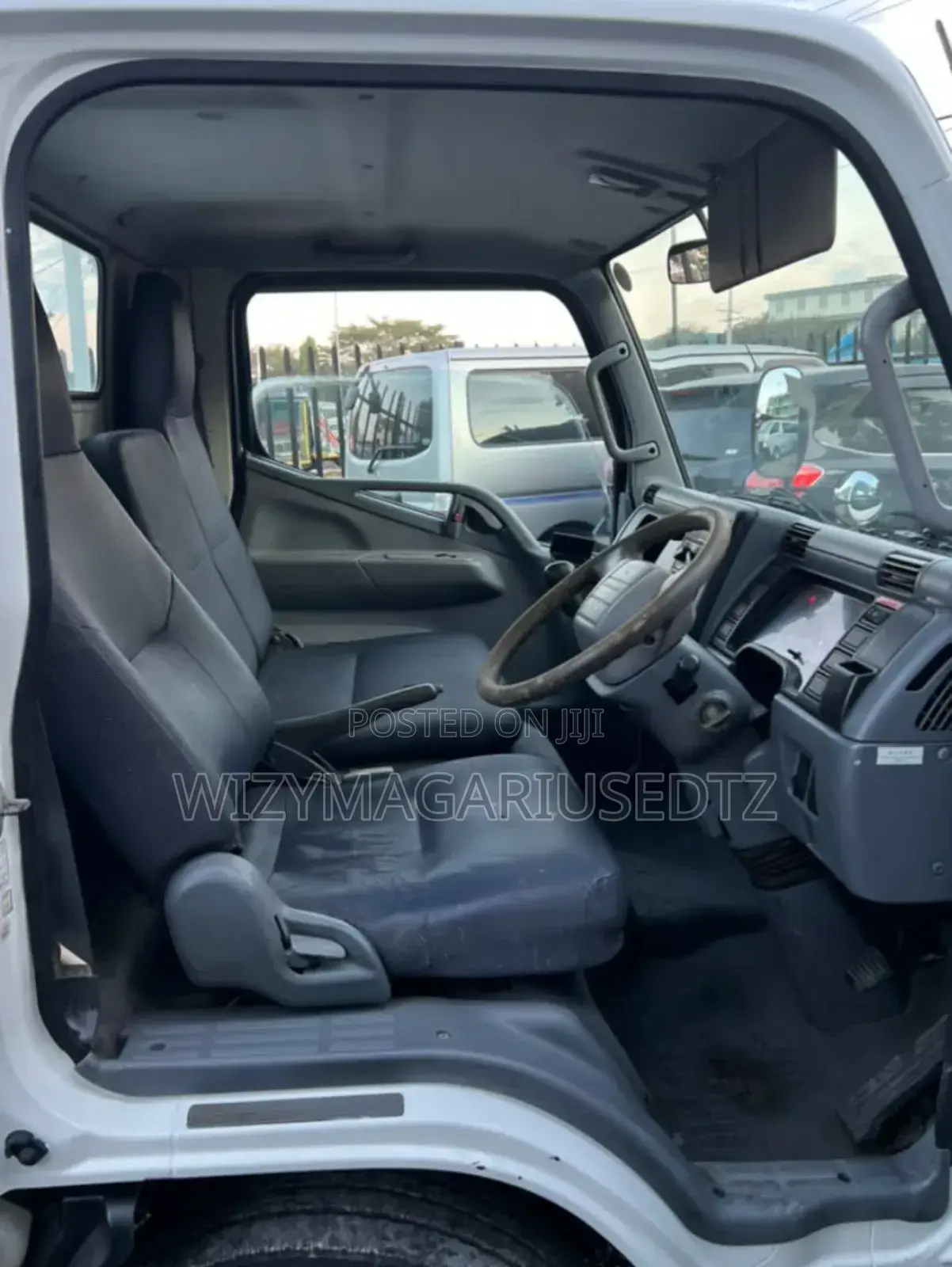 Mitsubishi Canter Tone 2